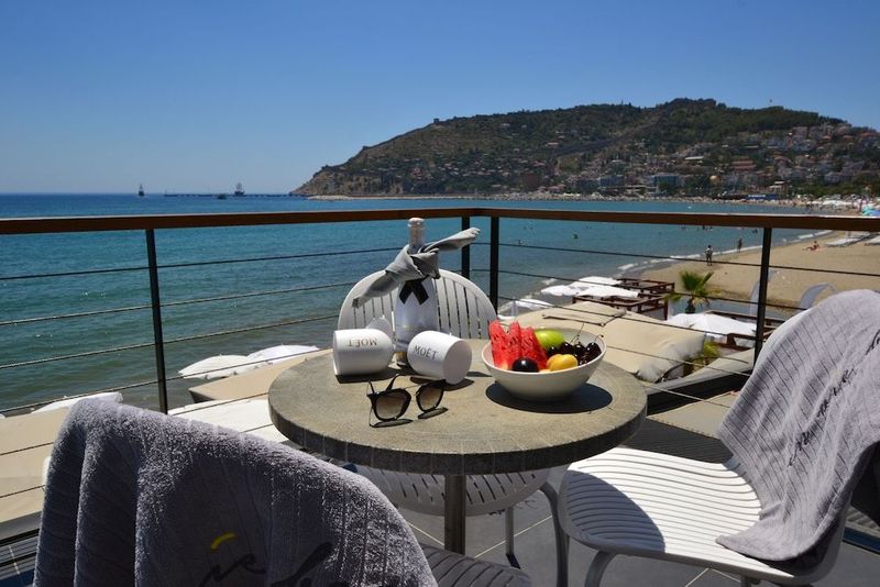En Vie Beach Boutique Hotel - Image 5
