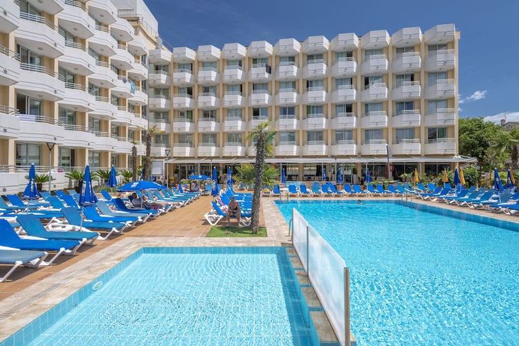 GHT Oasis Tossa & Spa ligger i Tossa de Mar, og tilbyr overnatting med spa og basseng.