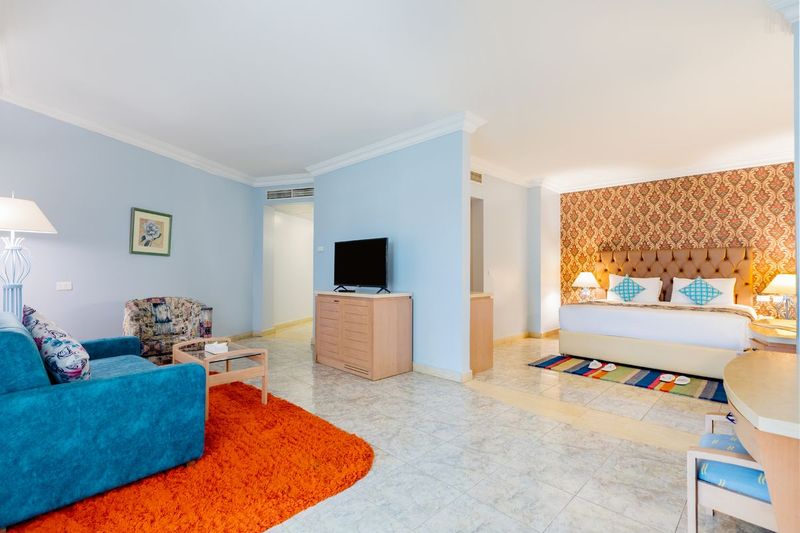 Royal Lagoons Aqua Park Resort & Spa - Image 6