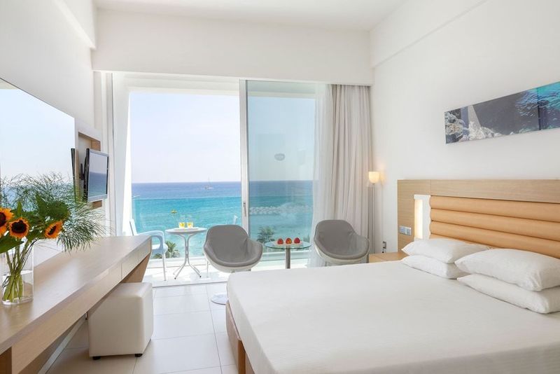 Vrissaki Beach Hotel - Image 3
