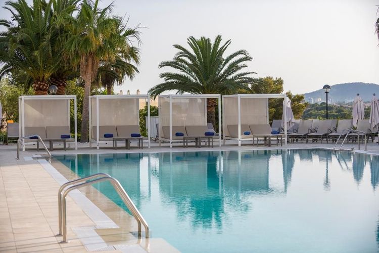 Hotel med basseng i Portals Nous