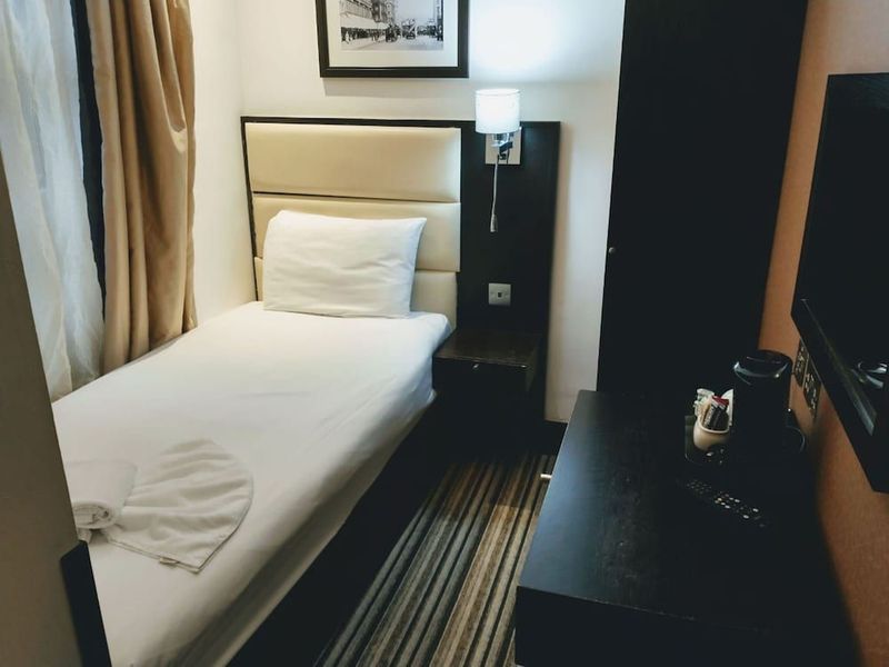 Edward Hotel Paddington - Image 5