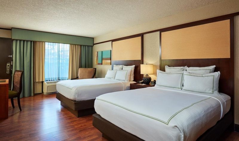 DoubleTree by Hilton Hotel Orlando at SeaWorld - Image 2