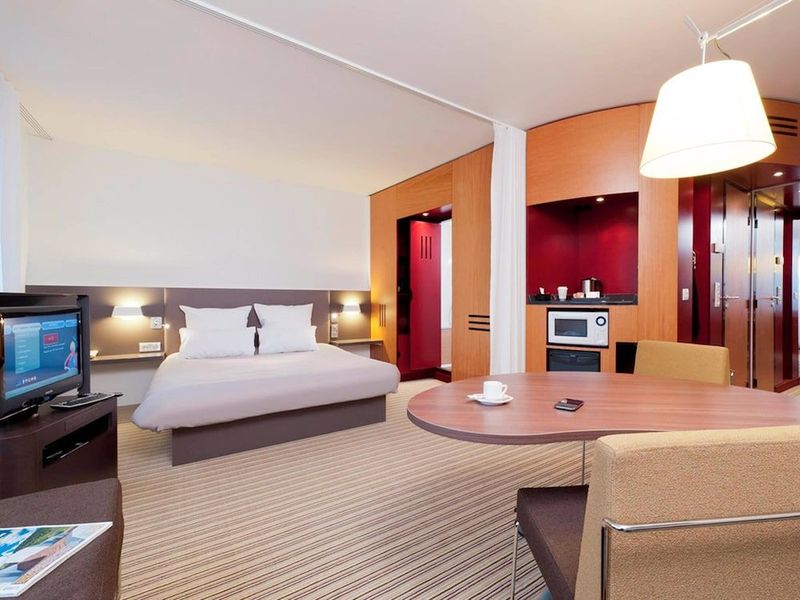 Novotel Suites Cannes Centre - Image 5