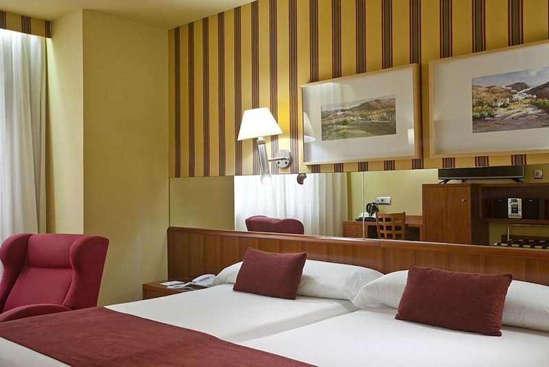 Hotel ILUNION Les Corts Spa - Image 2