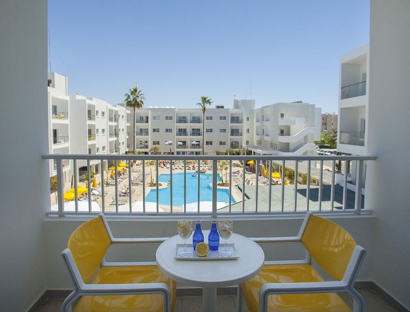 Mayfair Hotel - Image 6