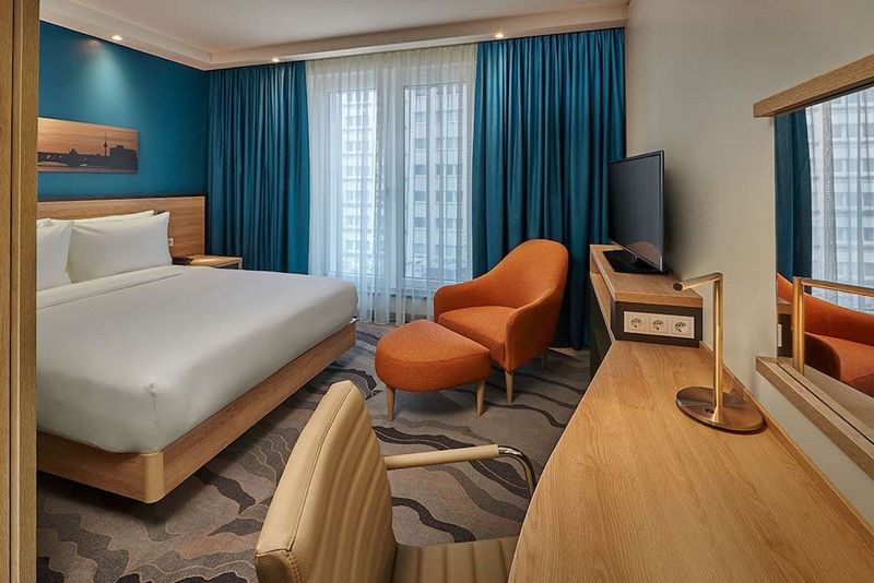 Hampton By Hilton Berlin City Centre Alexanderplatz - Image 7
