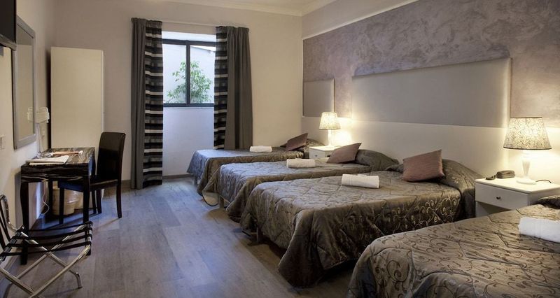 Sliema Marina Hotel - Image 7