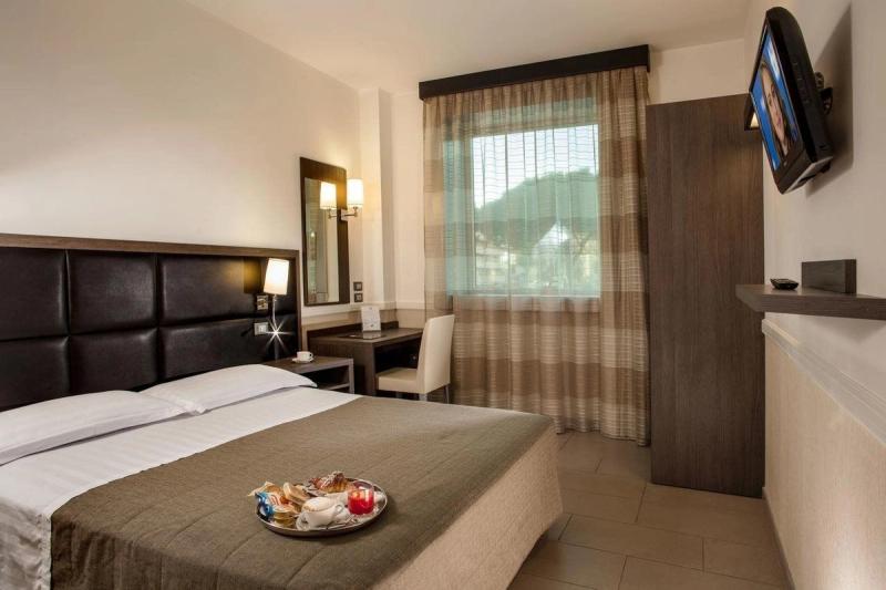 Hotel Artis - Image 2