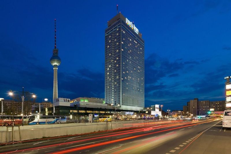 Park Inn by Radisson Berlin Alexanderplatz - Image 10