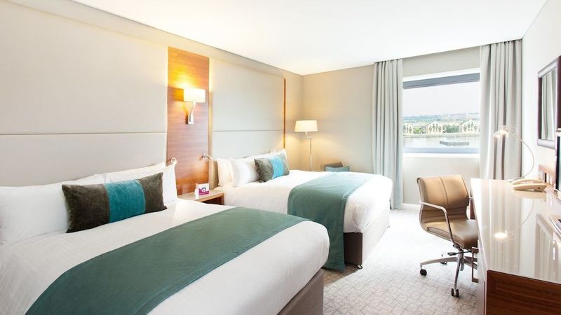 Crowne Plaza London Docklands - Image 2