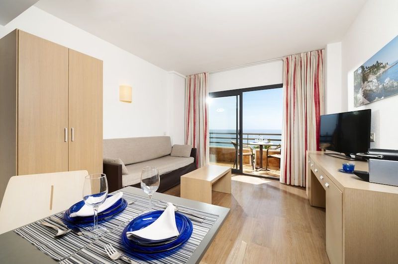 Almirall Apartaments - Image 2