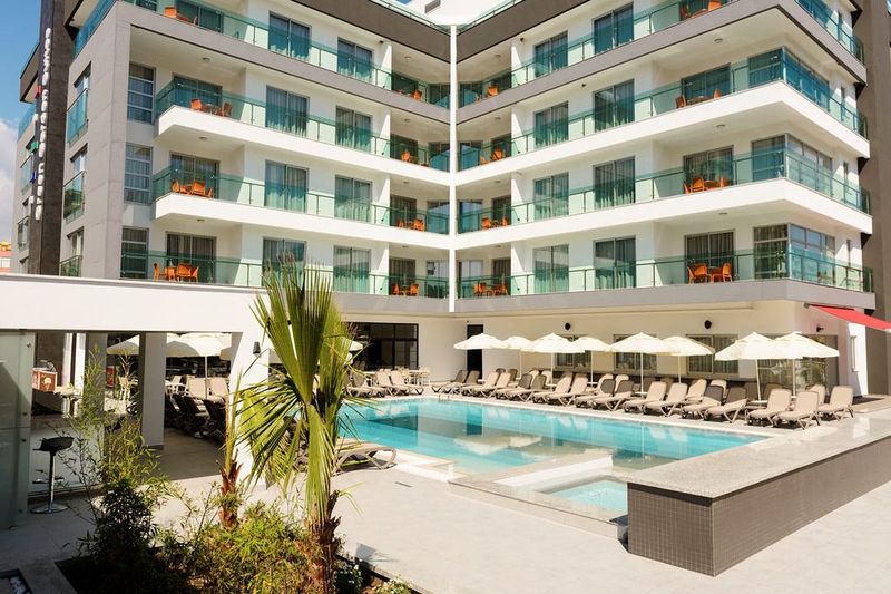 Green Garden Suites Hotel - Image 1