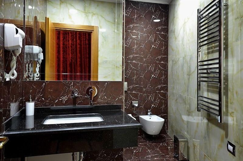 Hotel Austria - Image 10