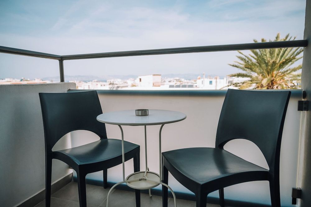 Amphitryon City Hotel - Image 3