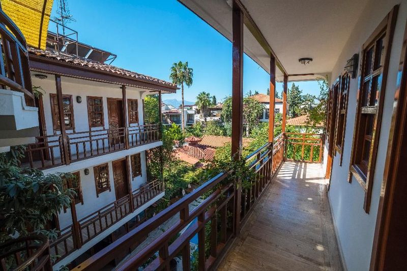 Karyatit Hotel - Image 4