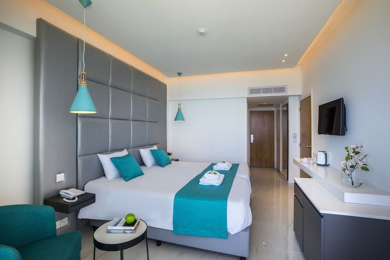 Silver Sands Beach Hotel - Image 9