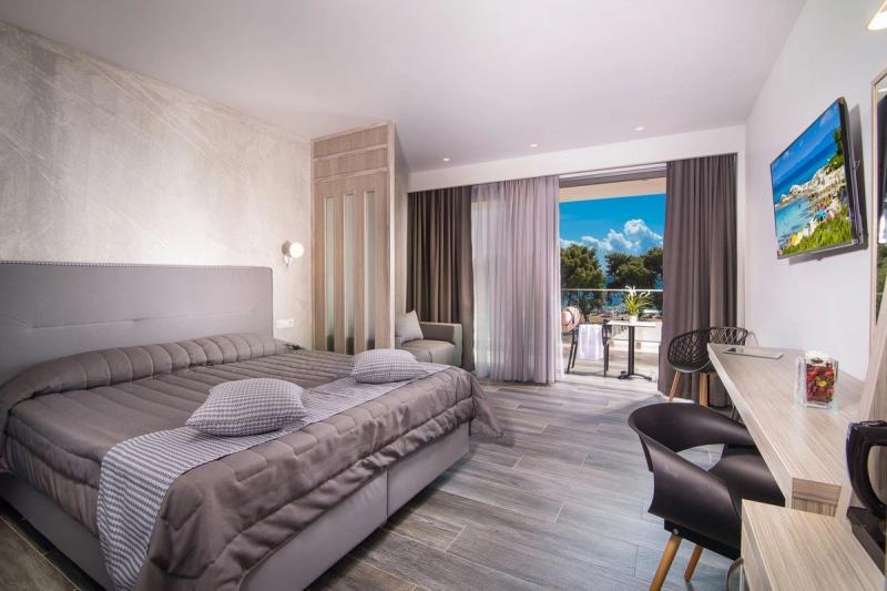 Lagomandra Beach Hotel - Image 3