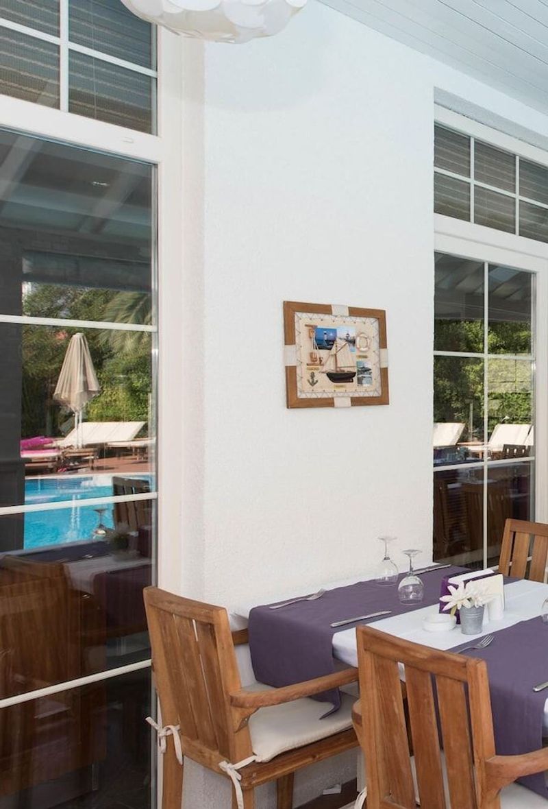 Hawaii Hotel - Image 5
