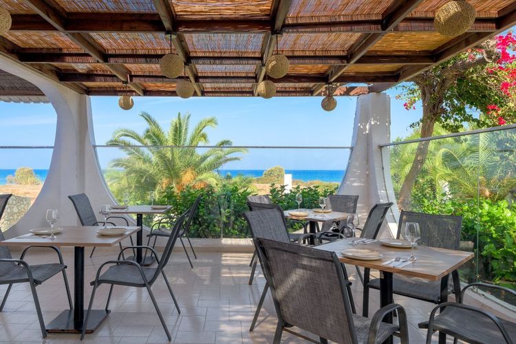 Nyd herlige dage på Nirvana Beach Hotel i Rhodos, Grækenland.