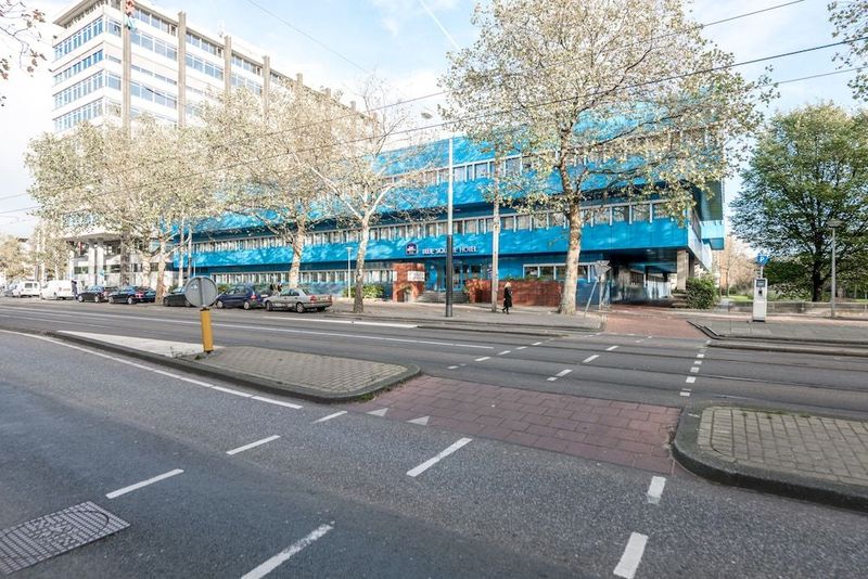 XO Hotels Blue Square - Image 4
