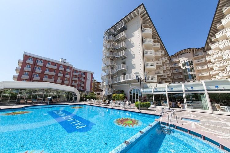 På Palace Hotel i Milano Marittima kan du slappe av ved sjøen.
