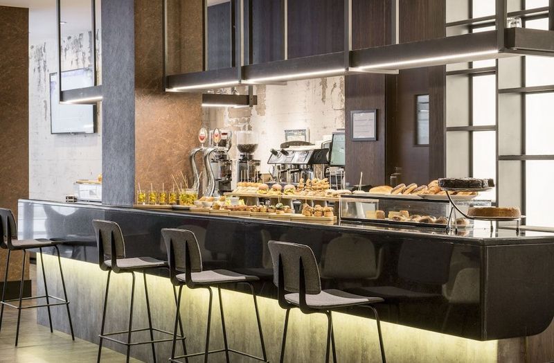 Hotel ILUNION Bilbao - Image 2