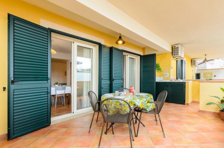 På Le Tartarughe Residence bor du i ferieleiligheter nær Taormina på østlige Sicilia.