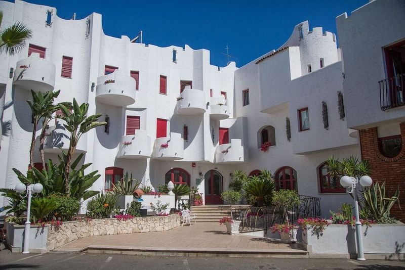 Assinos Palace - Image 1