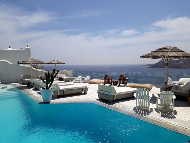 Njut av utsikten över havet utanför Mykonos södra spets, på Greco Philia Hotel Boutique Mykonos.