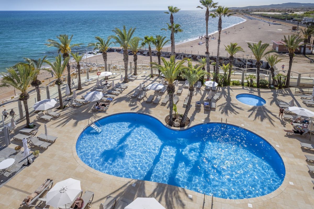 Caprici Beach Hotel - Image 1