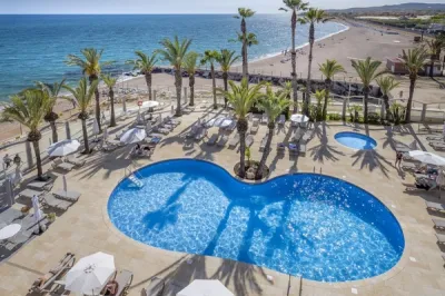 Caprici Beach Hotel