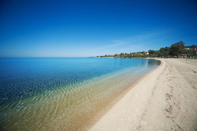 Dejlige, lavvandede strande på Kassandra-halvøen i Halkidiki i Grækenland
