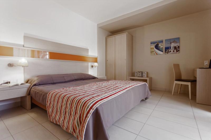 Lagomandra Beach Hotel - Image 6