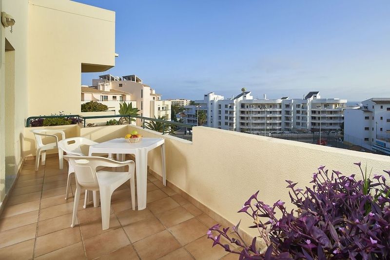Oceanus Aparthotel - Image 2