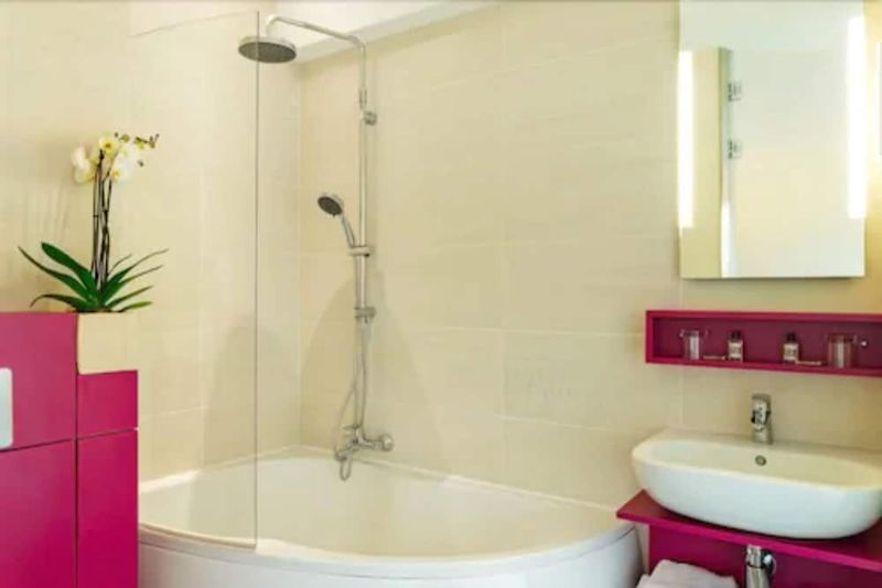 Hotel Le Pere Leon - Image 9