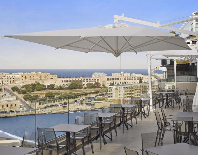 Holiday Inn Express Malta ligger i nærheten av stranden i St. Petersburg. Julians på Malta, og tilbyr en kafé med terrasse.