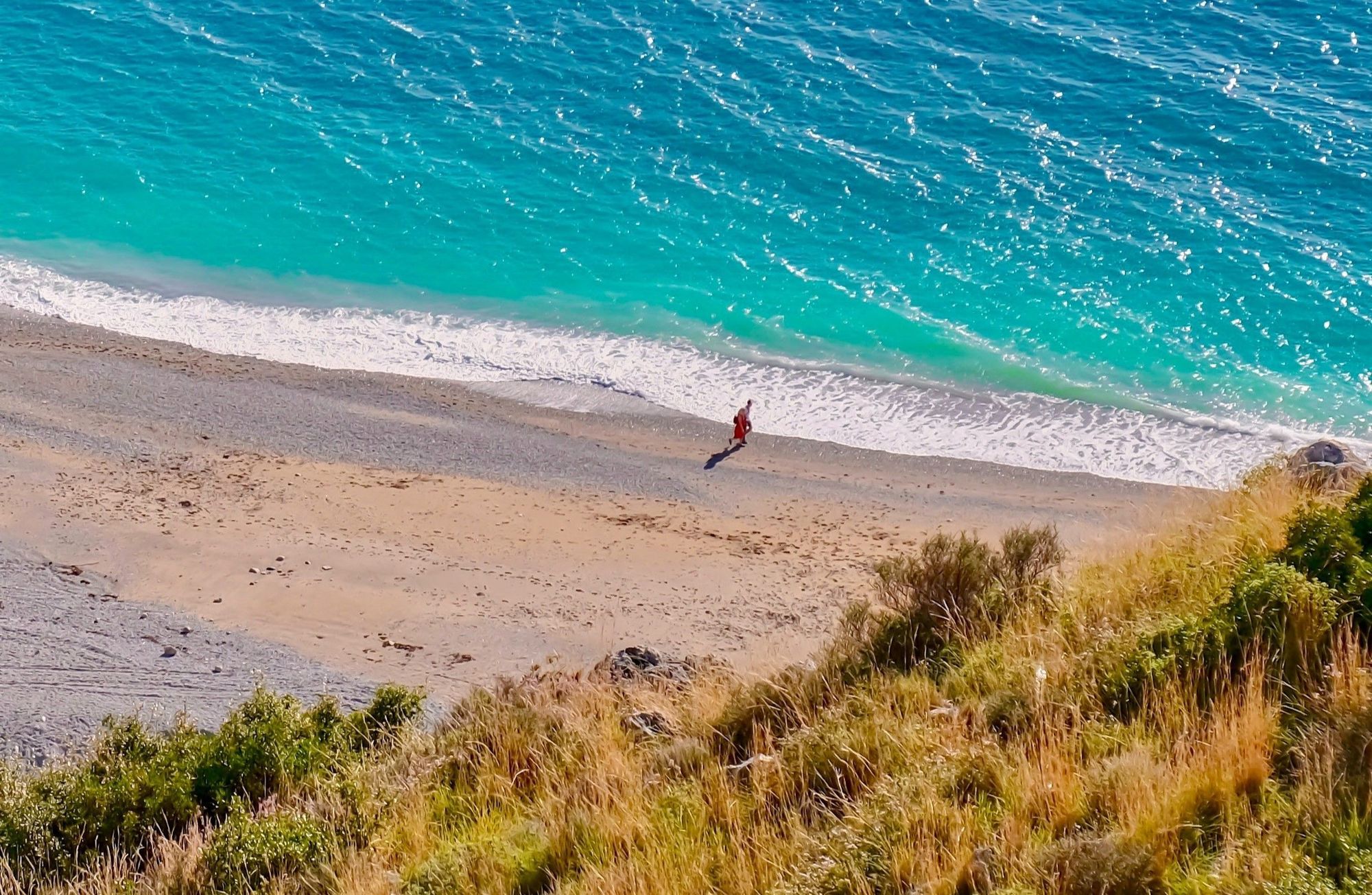 Badstrand vid Vlora med ett turkosblått hav
