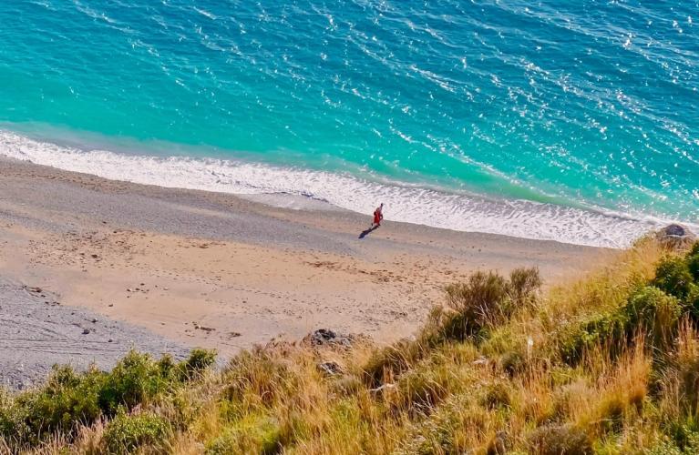 Badstrand vid Vlora med ett turkosblått hav