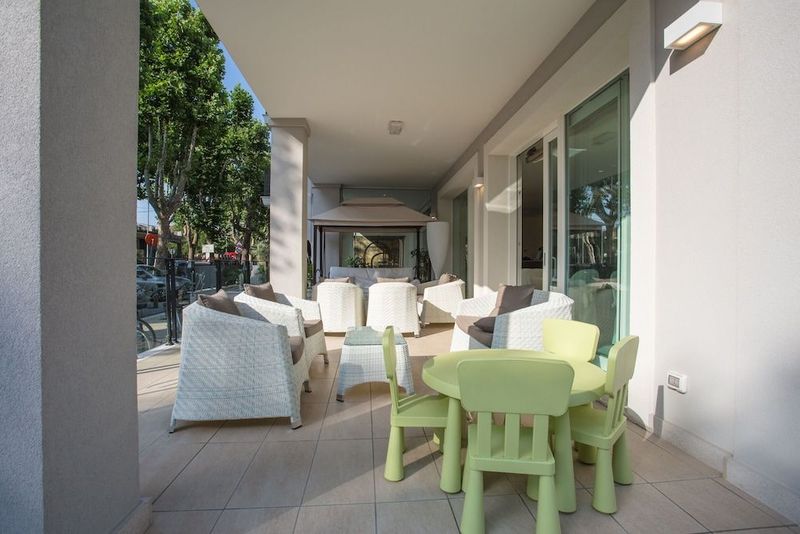 Rimini Suite Hotel - Image 2
