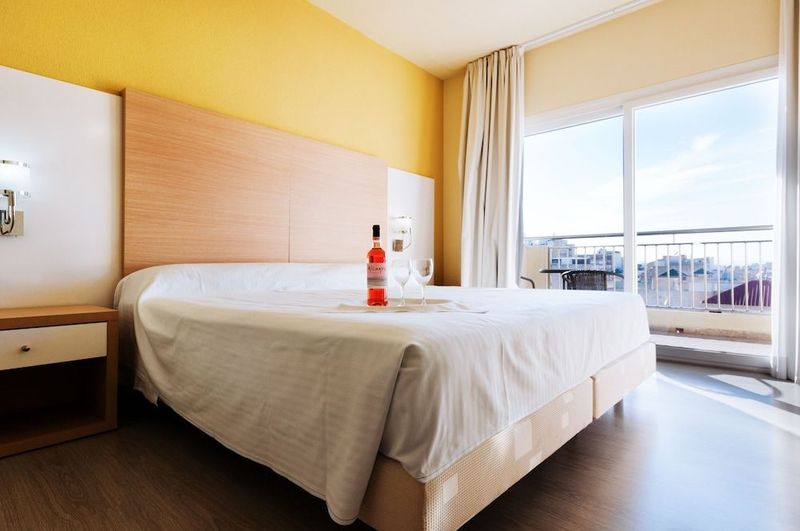 Hotel Fontana Plaza - Image 8