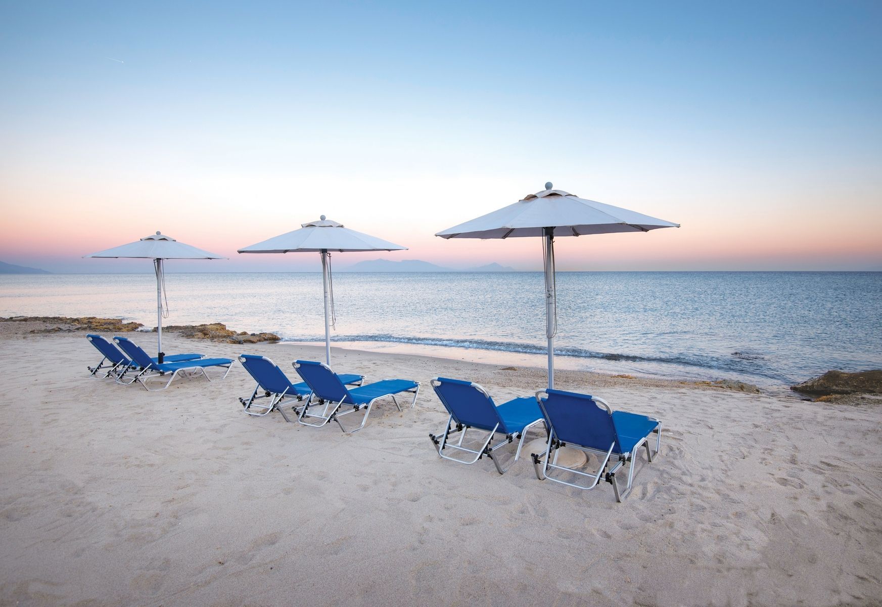 Grand Blue Beach Hotel - Image 8