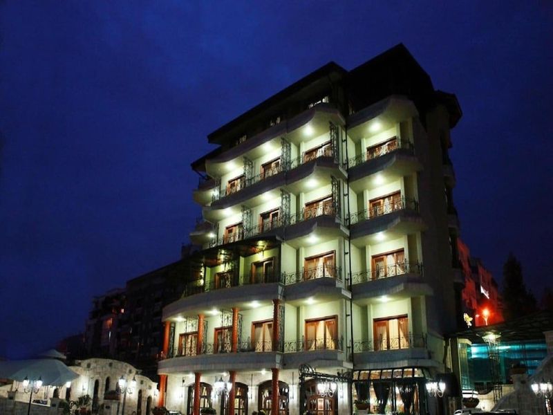 Dinasty Hotel - Image 10