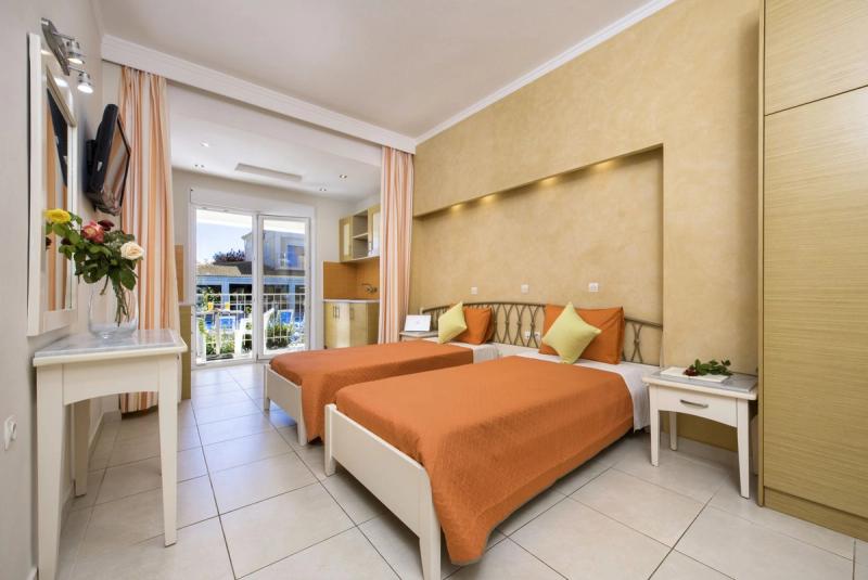 Kavos Plaza Hotel - Image 3