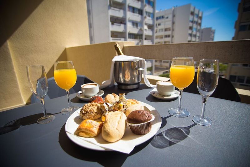 Marbella Inn - Image 2