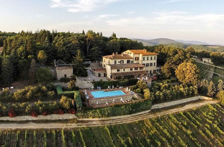 Villa Casalecchi Country Hotel har en smuk beliggenhed i hjertet af Toscanas Chianti-kvarter og tilbyder swimmingpool og restaurant.