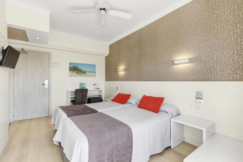 Metropolitan Playa Hotel - Image 9