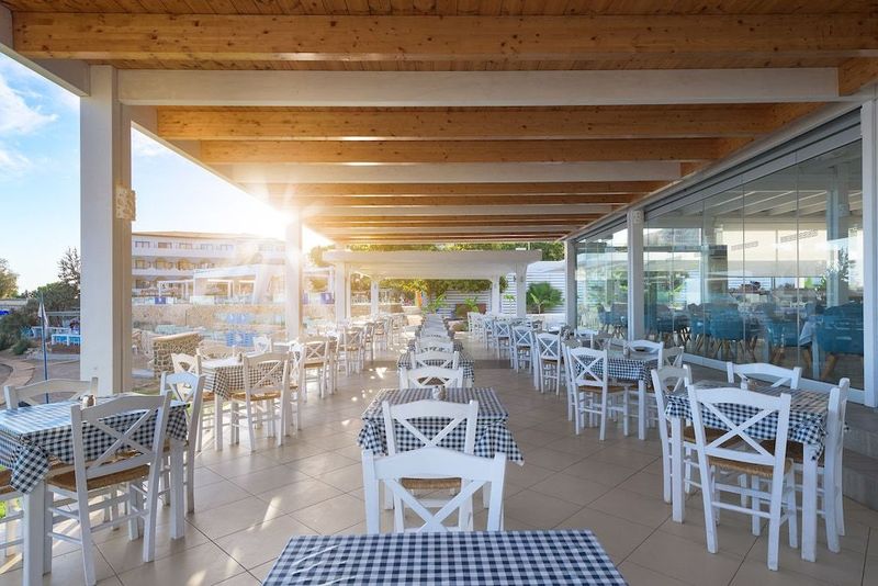 Sunrise Hotel - Image 5