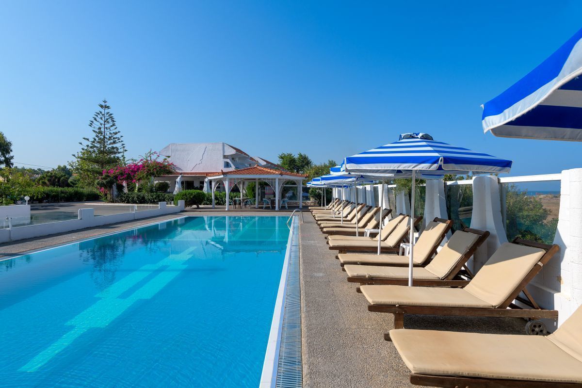 Nirvana Beach Hotel - Image 2