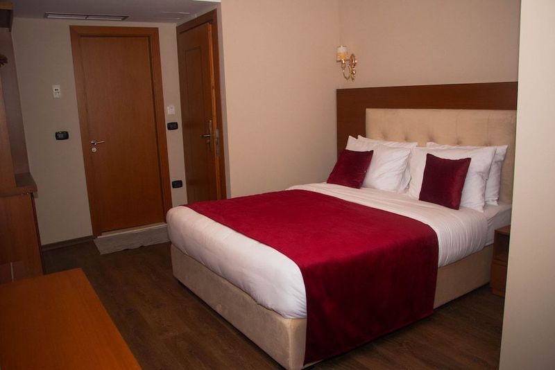 Albanopolis Hotel - Image 2